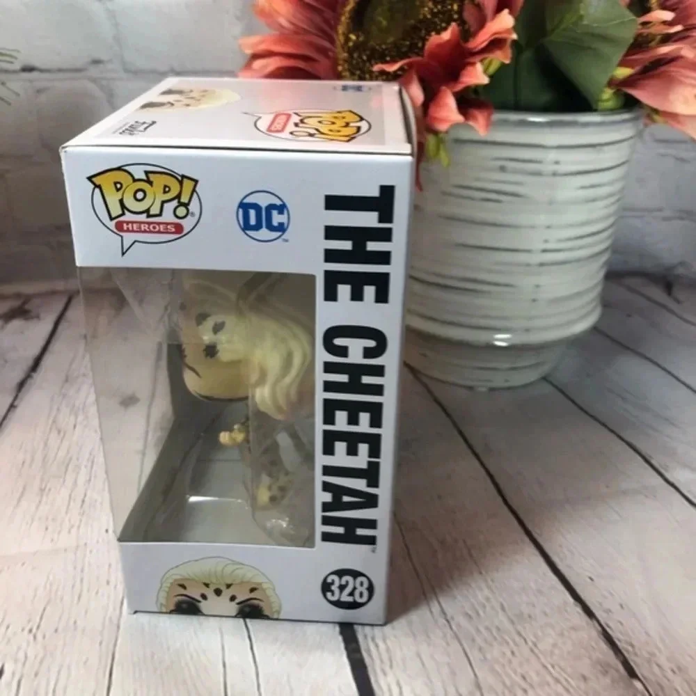 Funko pop super hero’s WW84 328 - Picture 3 of 5
